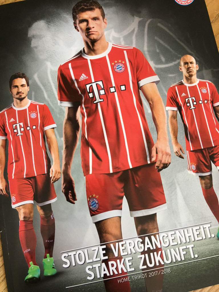 FC Bayern hat wieder neue Trikots FC Bayern hat wieder neue Trikots