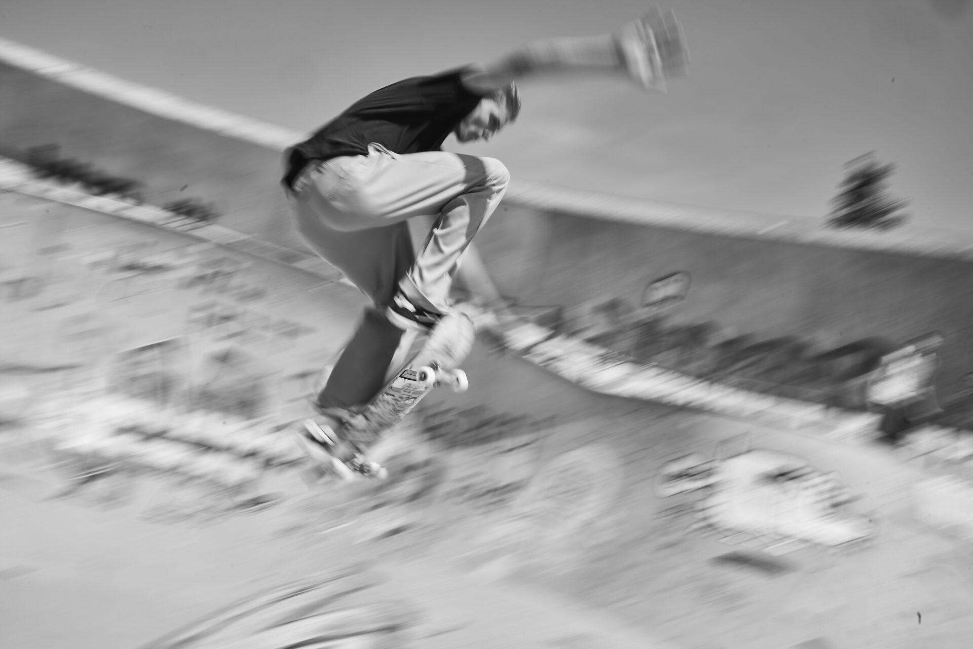Skateboarder Tyler Edtmayer in der Bowl am Hirschgarten