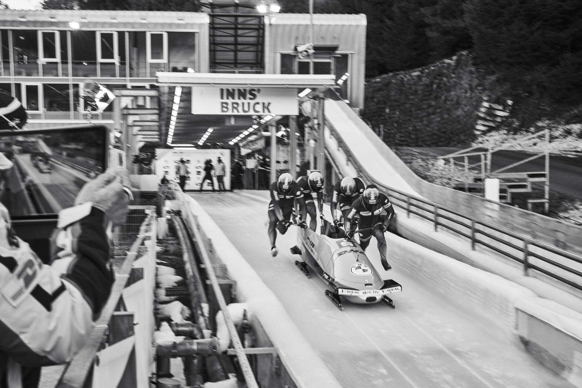 Bobteam Francesco Friedrich beim Start, Igls